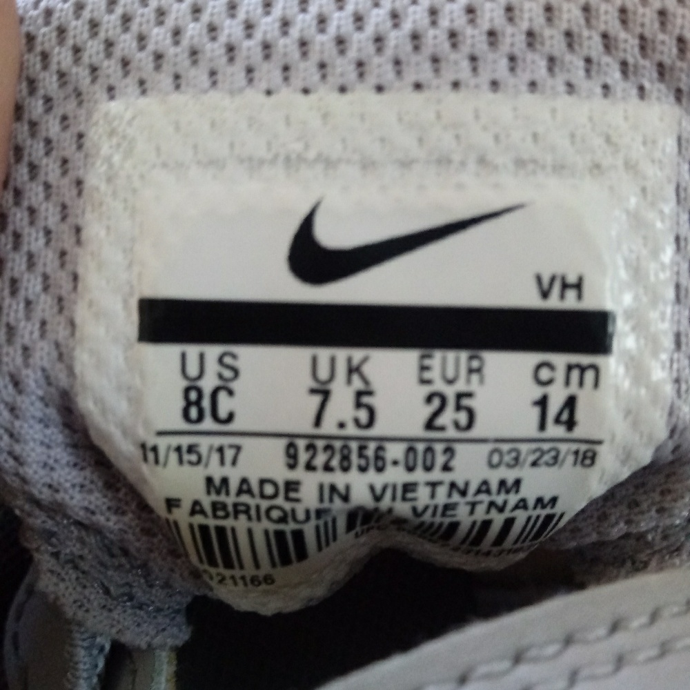 Nike tennis shoes - Picture 6 of 7